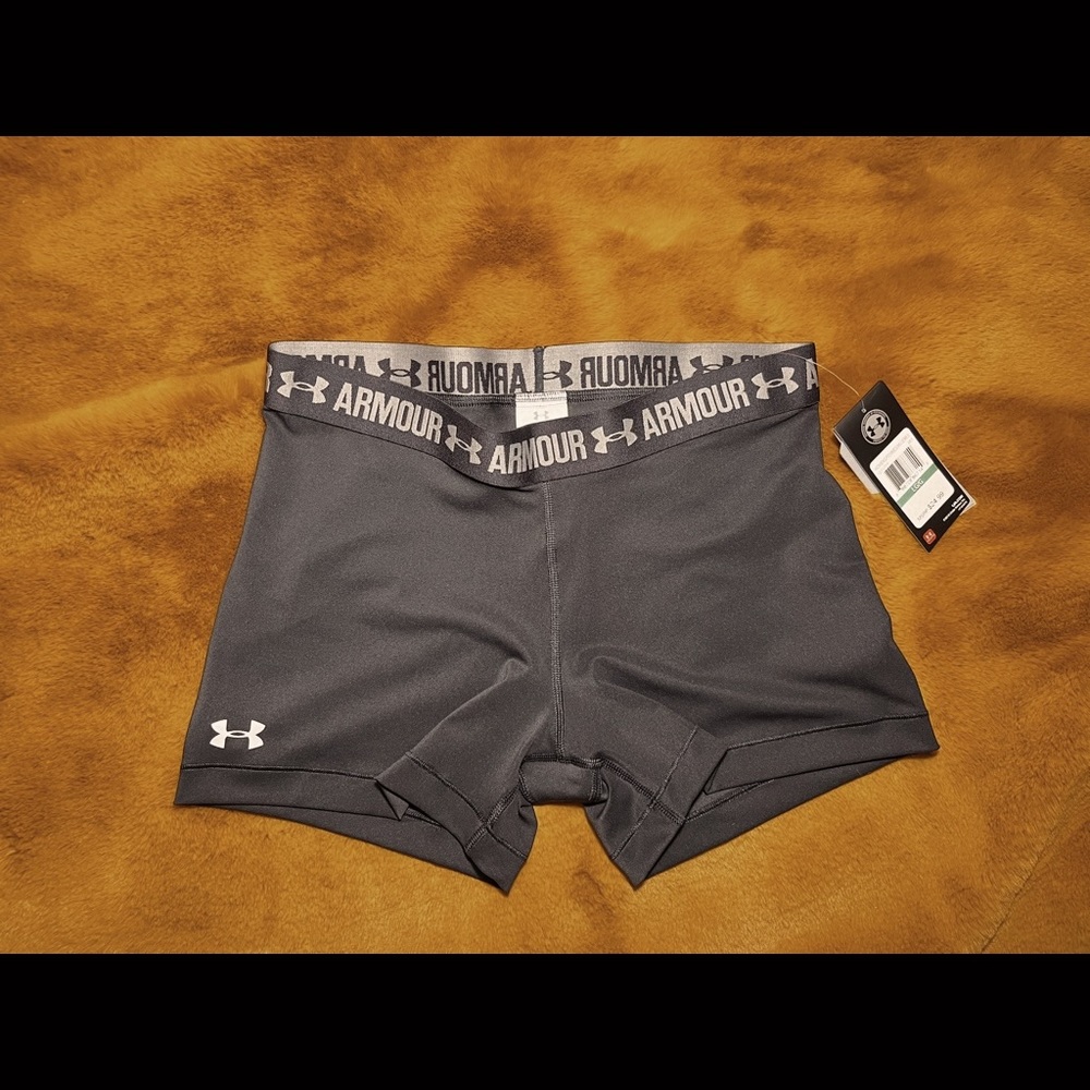 Under Armor • Black Short